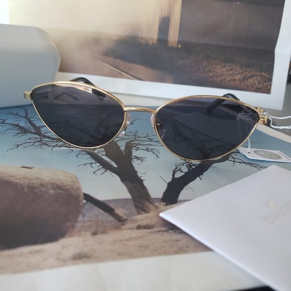 SWAROVSKI MINI SWAN SUNGLASSES - Picture 10 of 14